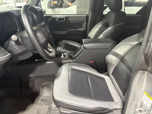 Used 2022 Ford Bronco Black Diamond image 6