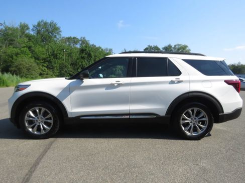 Used 2020 Ford Explorer XLT w/ Equipment Group 202A AWD/4WD image 8