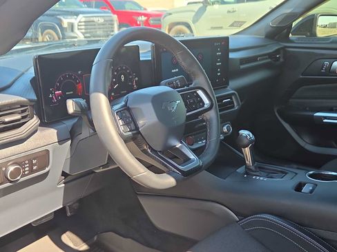 Used 2025 Ford Mustang Coupe RWD image 10