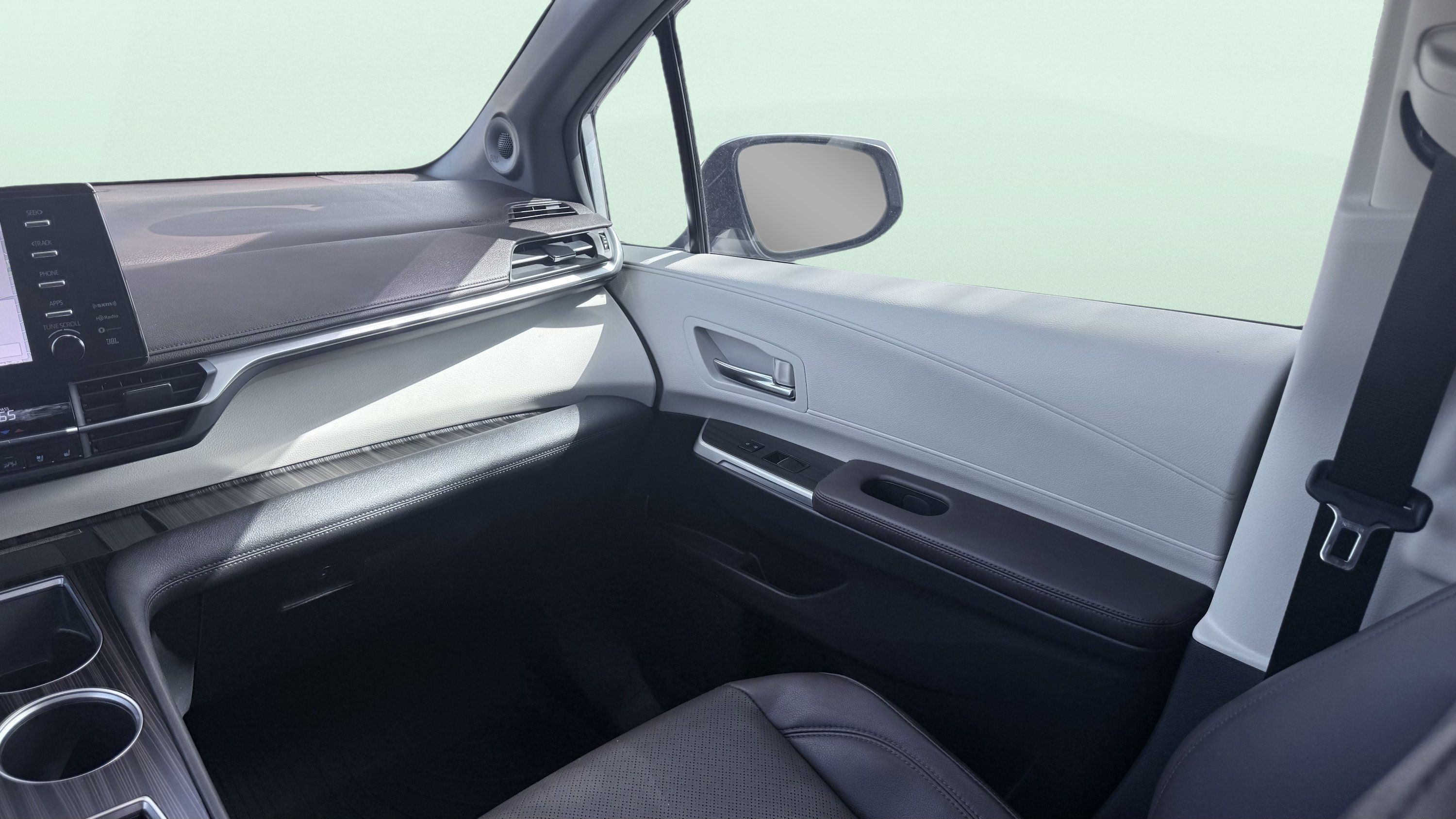 Used 2022 Toyota Sienna Platinum FWD image 52