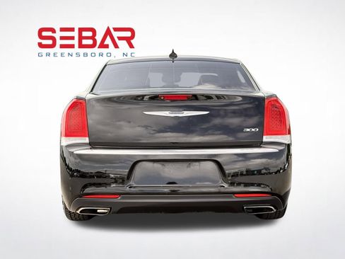 Used 2020 Chrysler 300 Touring w/ Driver Convenience Group RWD image 12
