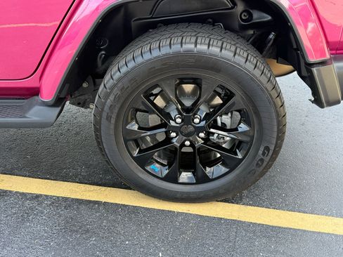 Used 2022 Jeep Wrangler Unlimited Sahara w/ Cold Weather Group image 11