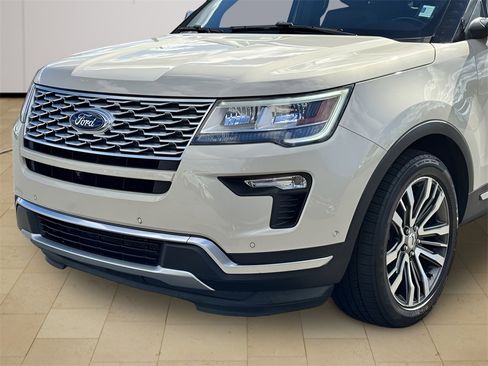 Used 2018 Ford Explorer Platinum image 40