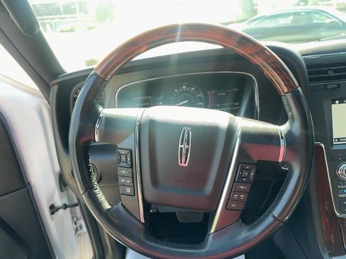 Used 2016 Lincoln Navigator Select AWD/4WD image 17