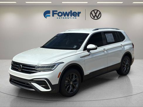 Used 2023 Volkswagen Tiguan SE FWD image 3