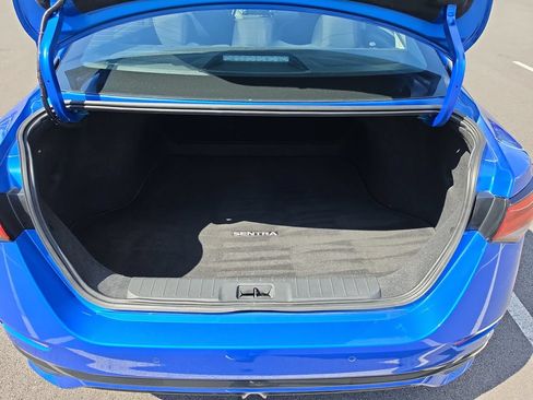 Used 2025 Nissan Sentra SR FWD image 11