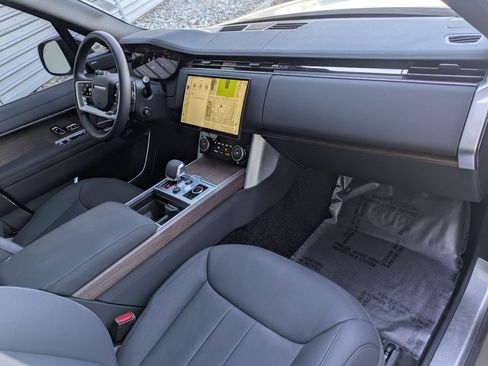 Certified 2023 Land Rover Range Rover SE image 36