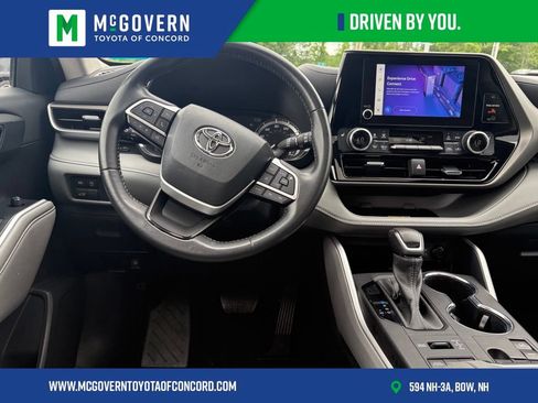 Used 2023 Toyota Highlander XLE AWD/4WD image 22