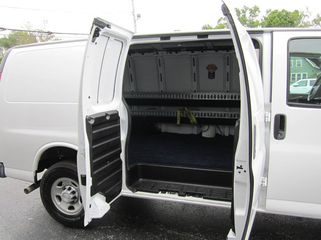 Used 2018 Chevrolet Express 2500 RWD image 16