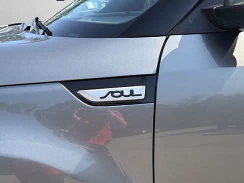 Used 2015 Kia Soul + FWD image 24