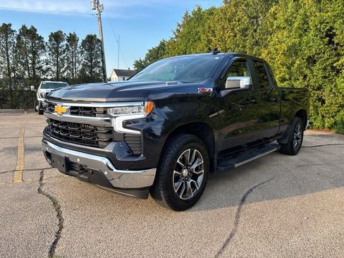 Used 2024 Chevrolet Silverado 1500 LT AWD/4WD image 3