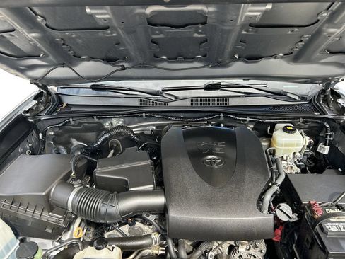 Used 2020 Toyota Tacoma TRD Off-Road w/ Technology Package AWD/4WD image 30
