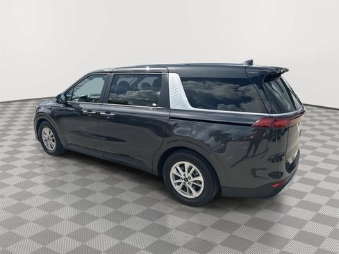 Used 2024 Kia Carnival LX FWD image 7