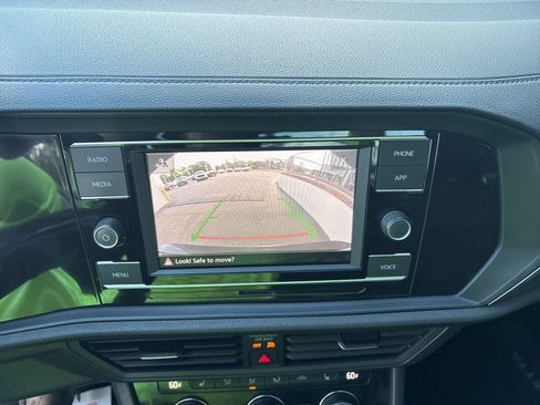 Used 2022 Volkswagen Jetta SE FWD image 26