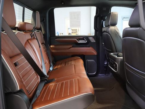 Certified 2025 GMC Sierra 2500 Denali Ultimate image 37