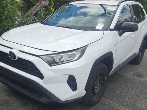 Used 2019 Toyota RAV4 LE FWD image 3
