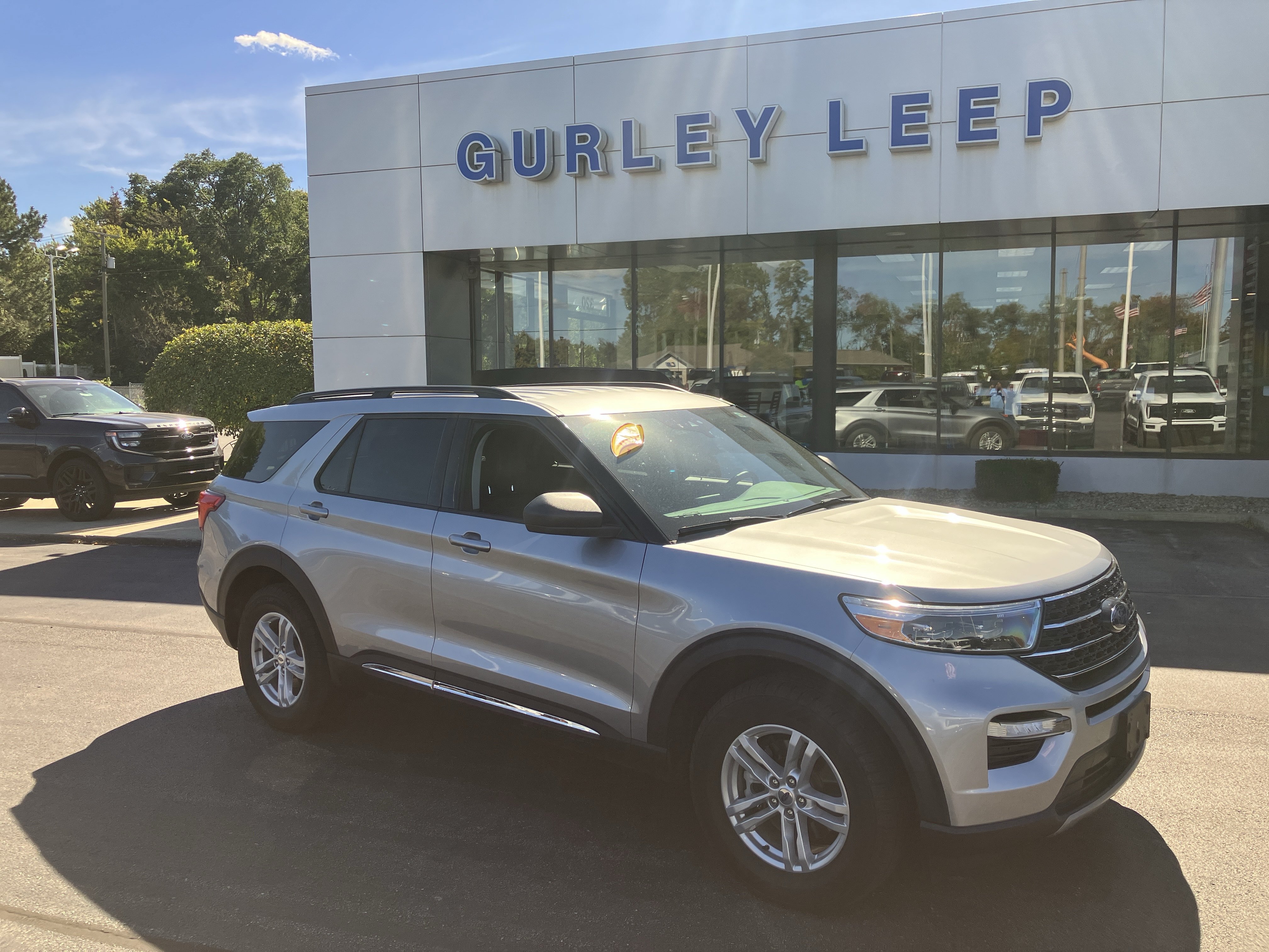 Used 2021 Ford Explorer XLT w/ Equipment Group 202A AWD/4WD image 5
