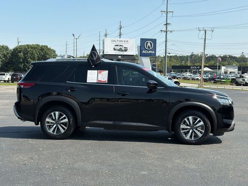 Used 2023 Nissan Pathfinder SL AWD/4WD image 12