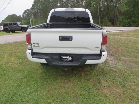 Used 2018 Toyota Tacoma Limited AWD/4WD image 7