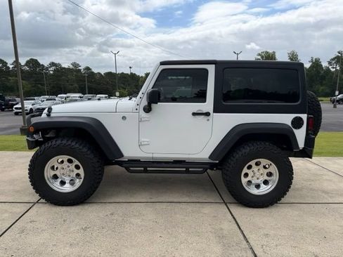 Used 2018 Jeep Wrangler Sport AWD/4WD image 6