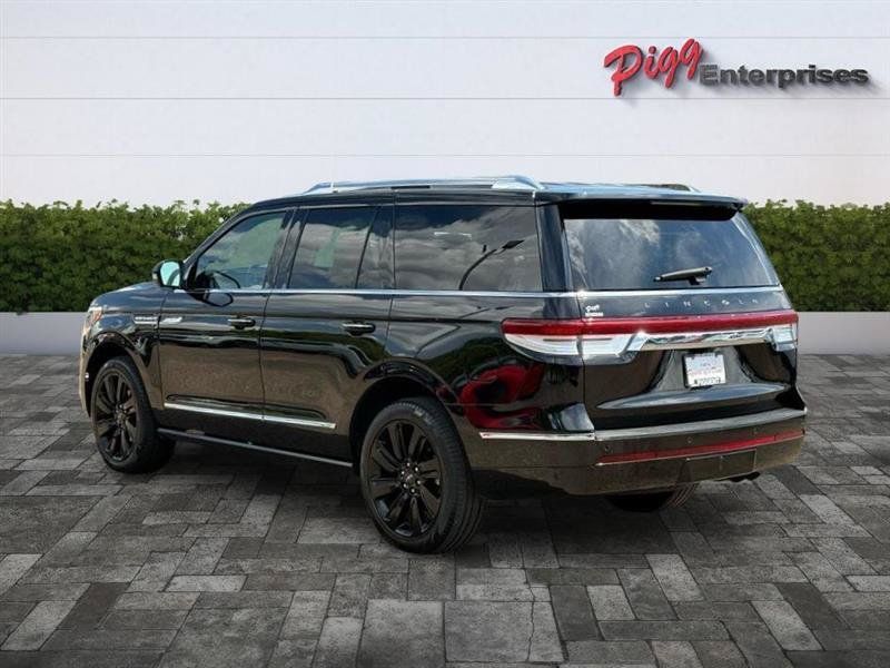 Used 2022 Lincoln Navigator Reserve AWD/4WD image 2