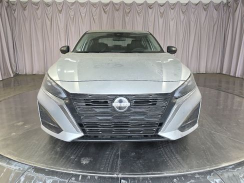 Used 2024 Nissan Altima 2.5 SV FWD image 11