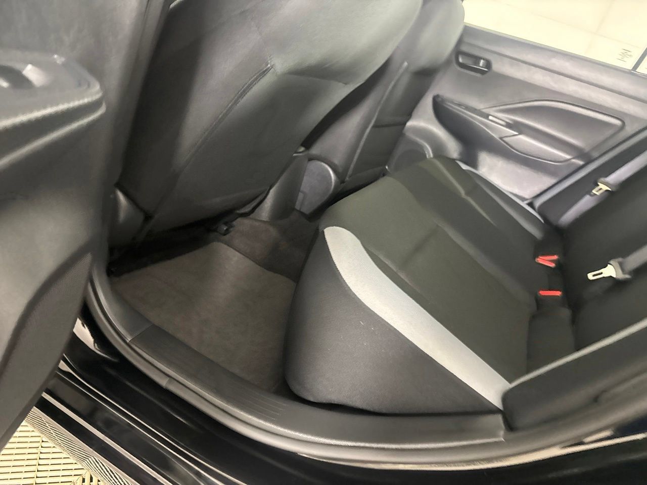 Used 2025 Nissan Versa S w/ Trunk Package FWD image 23