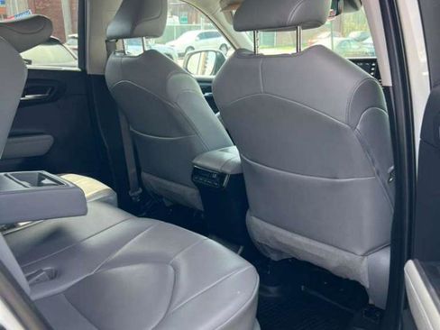 Used 2021 Toyota Highlander XLE image 20