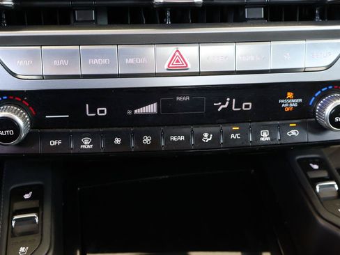 Used 2023 Kia Telluride EX w/ EX Captain's Chair Package FWD image 30