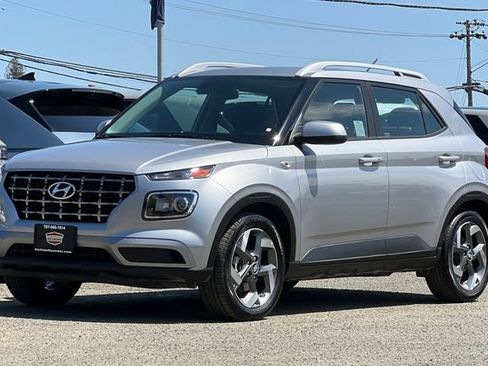 Used 2025 Hyundai Venue SEL FWD image 10
