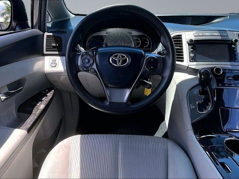 Used 2013 Toyota Venza LE FWD image 8