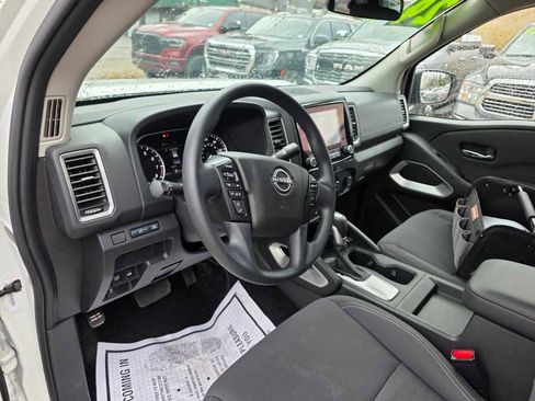 Used 2024 Nissan Frontier SV image 18