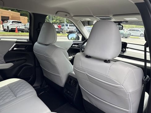 Used 2024 Mitsubishi Outlander SEL AWD/4WD image 13