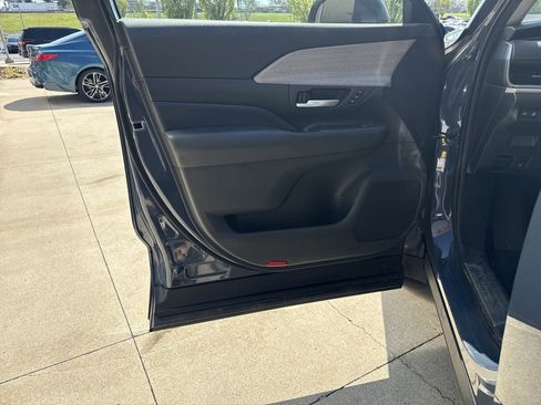 Used 2024 Toyota Grand Highlander Limited image 13