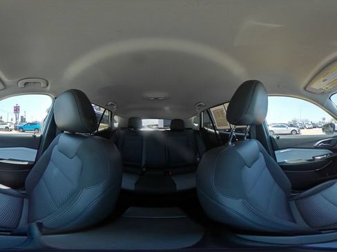 Used 2025 Chevrolet Trax LT FWD image 36