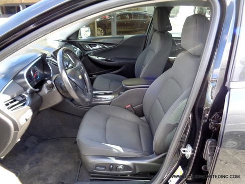 Used 2017 Chevrolet Malibu LT image 9