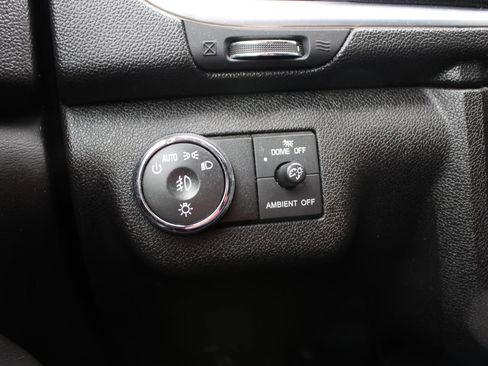 Used 2016 Chevrolet Traverse LT image 31