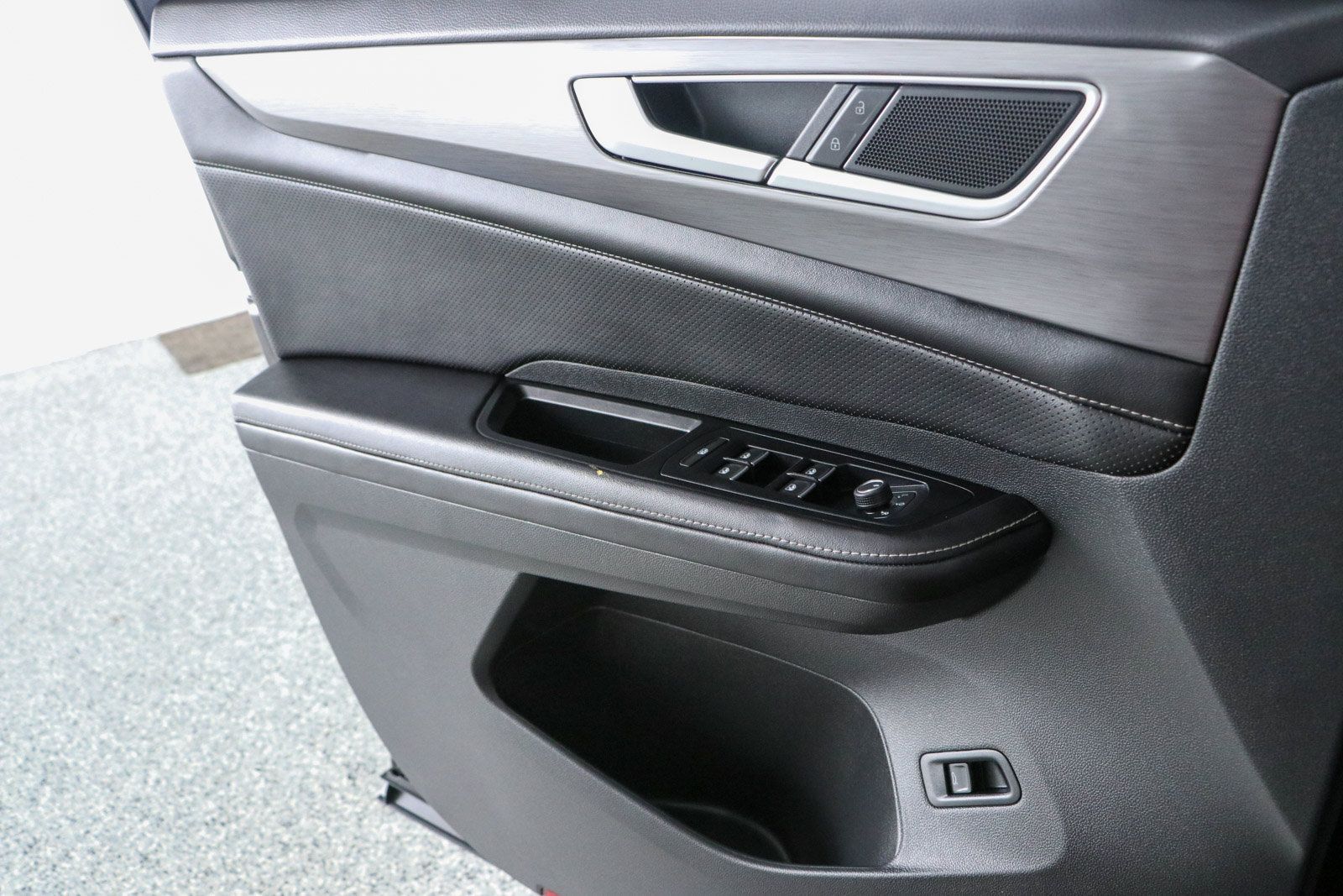 Used 2024 Volkswagen Atlas Cross Sport SE FWD image 22