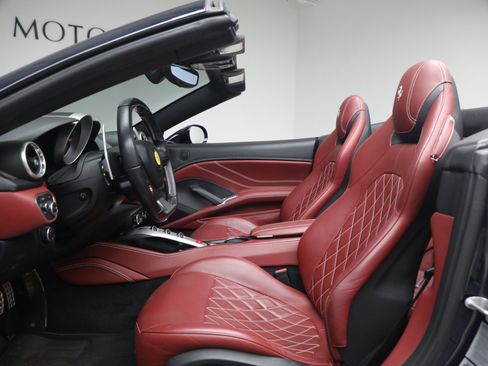 Certified 2016 Ferrari California T RWD image 14
