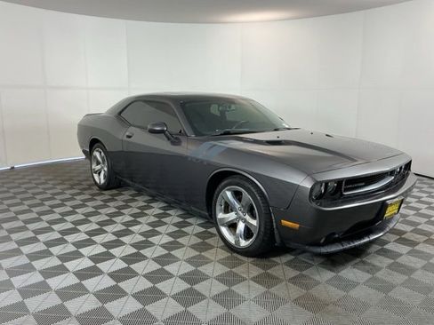 Used 2014 Dodge Challenger R/T w/ Sound Group II RWD image 3