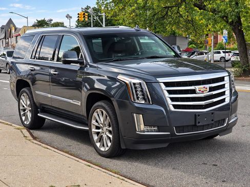 Used 2019 Cadillac Escalade Luxury AWD/4WD image 4