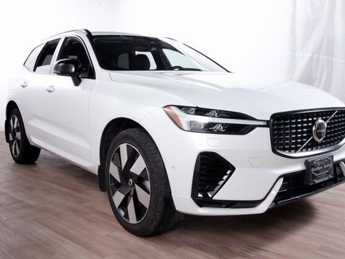 Used 2024 Volvo XC60 T8 Plus w/ Climate Package image 3