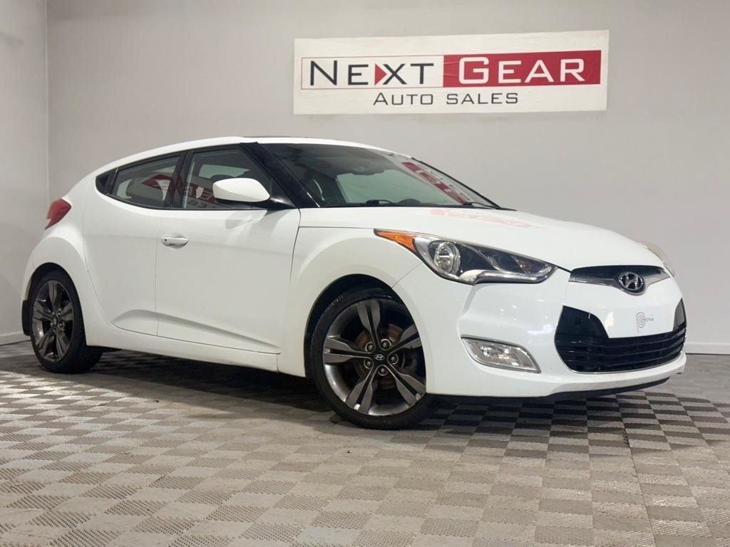 Used 2015 Hyundai Veloster w/ Option Group 03 FWD image 1