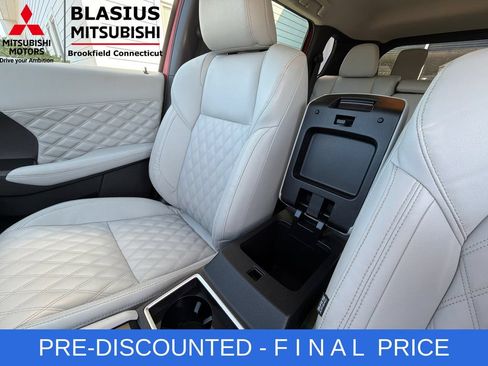 Used 2023 Mitsubishi Outlander SEL AWD/4WD image 28