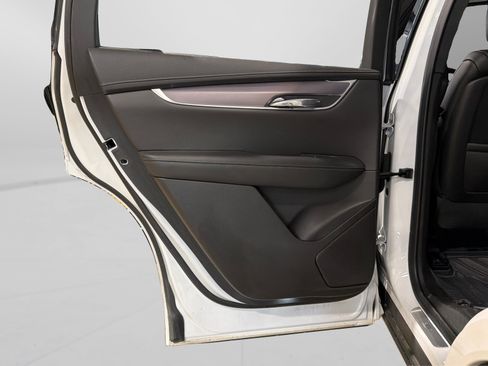 Used 2022 Cadillac XT6 Luxury AWD/4WD image 38