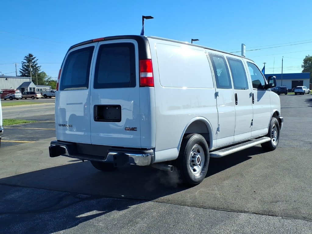 Used 2025 GMC Savana 2500 w/ Driver Convenience Package RWD image 5