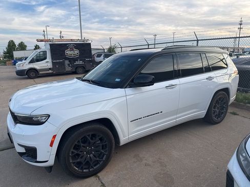 Used 2024 Jeep Grand Cherokee L Summit image 3