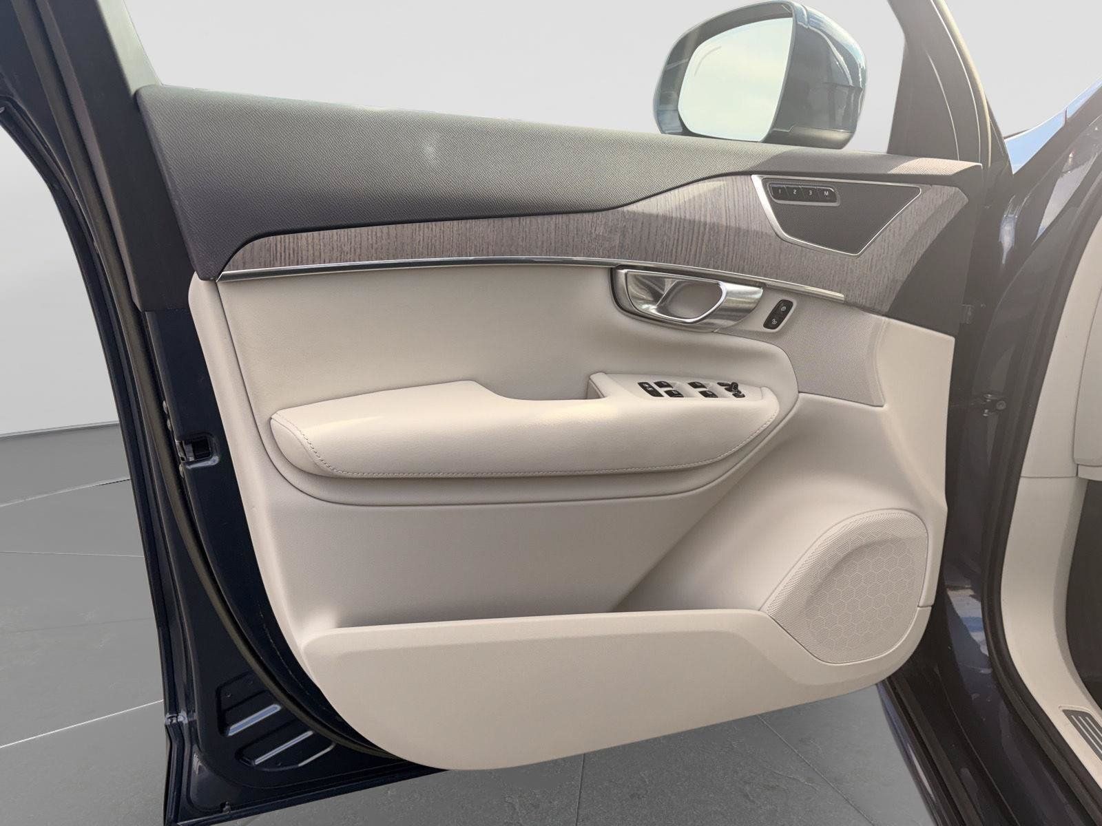 Used 2023 Volvo XC90 B6 Core w/ Climate Package AWD/4WD image 9