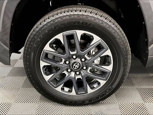 Used 2025 Toyota Tundra Limited AWD/4WD image 10