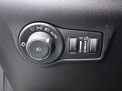 Used 2025 Jeep Compass Trailhawk AWD/4WD image 29